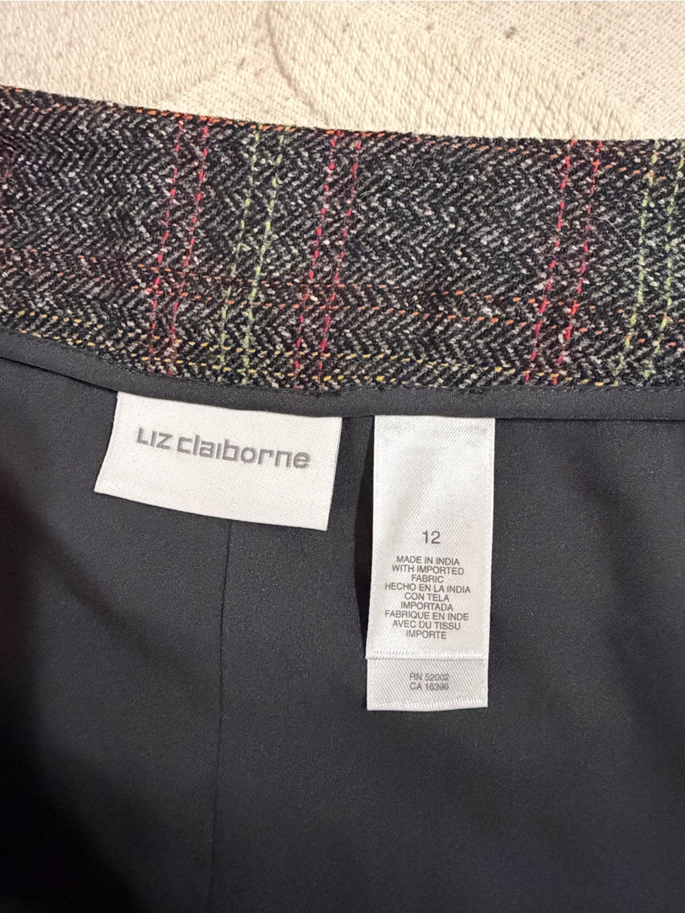 Excellent condition vintage Liz Claiborne Gray Plaid Wool Jacket & Skirt size 12 - Picture 13 of 16